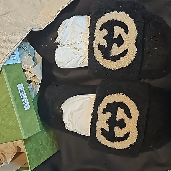 Gucci Black and Beige Eileen Teddy Shearling Sandals 38 EU - Picture 3 of 5